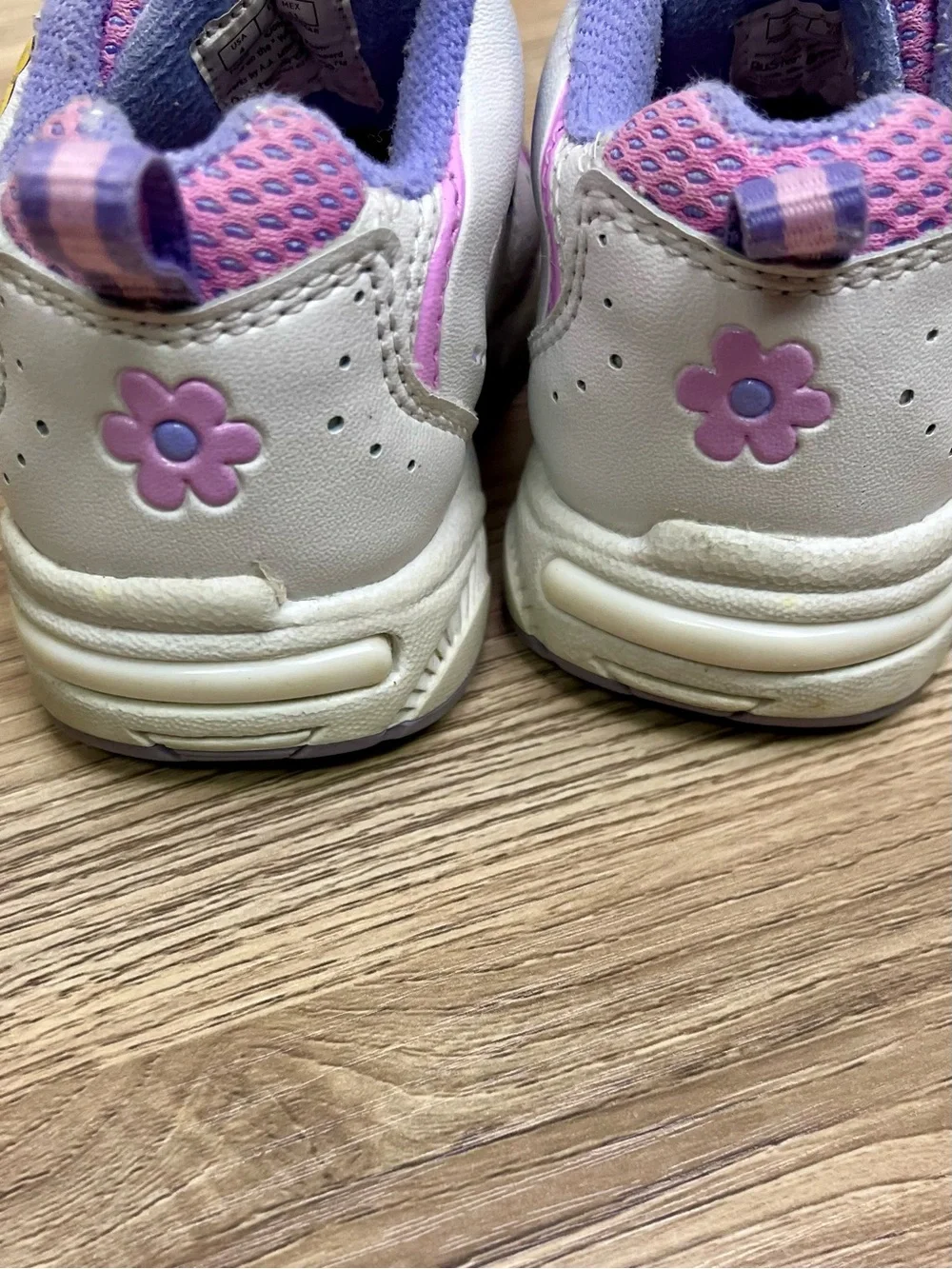 Vtg Y2K Disney Winnie the Pooh Girls Shoes Size 4 Buster Brown Butterfly Flowers